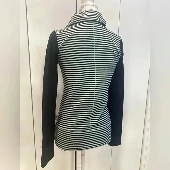 Lululemon Daily Yoga Jacket Sz 4 - Picture 3 of 8